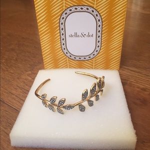 Stella and Dot Gold bangle