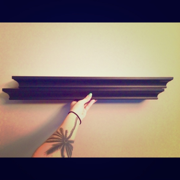 Hanging wall shelves