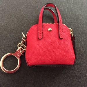 Kate Spade Red and Gold Maise keyfaub