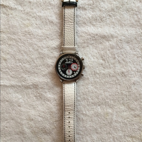 D&G white leather watch