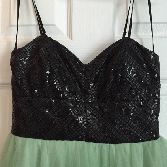 Perfect dress for prom/New Years celebration - Picture 2 of 2