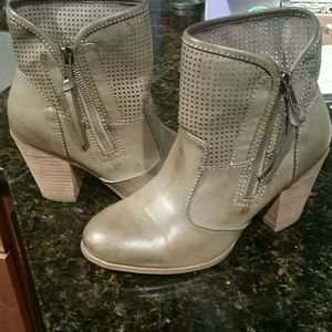 NWOT Tan booties!