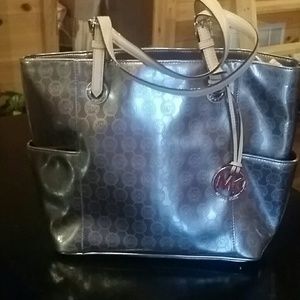 Price Drop Today ONLY! Michael Kors Signature Tote