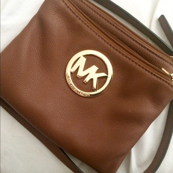 ****SOLD!!! Michael Kors Crossbody Leather bag💛