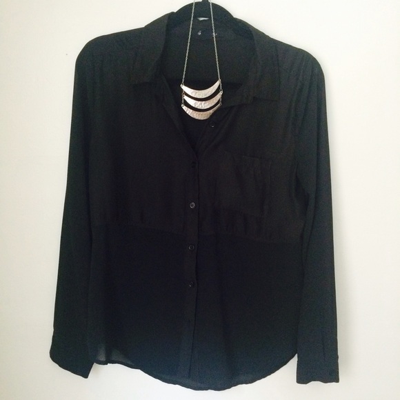 Black Button-Up Top✔️