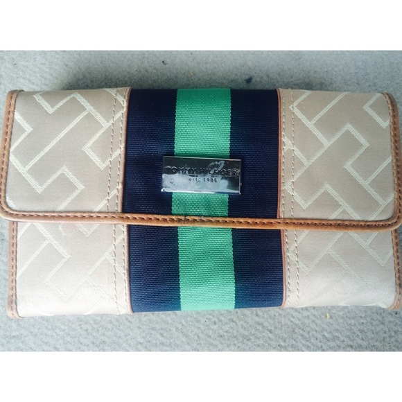 ❌🚫 SOLD!!! ❌🚫 Tommy Hilfiger Wallet - Picture 1 of 1