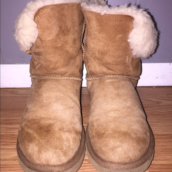 Chestnut bailey button uggs - Picture 2 of 4