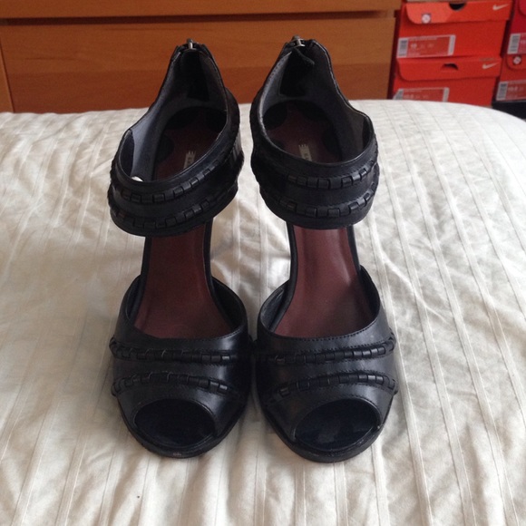 Leon Max peep toe by BCBG Max Studio size 7.0