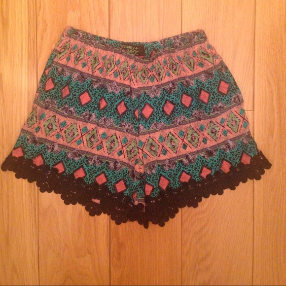 Multi color tribal print short
