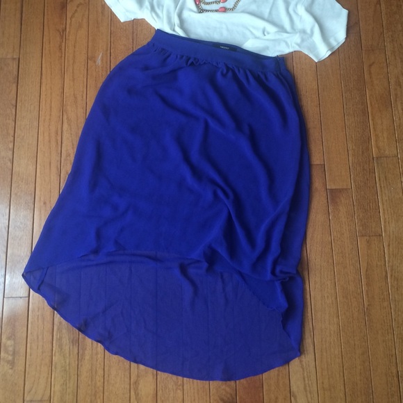 💥SOLD💥 Blue High-Low Skirt - Picture 2 of 3