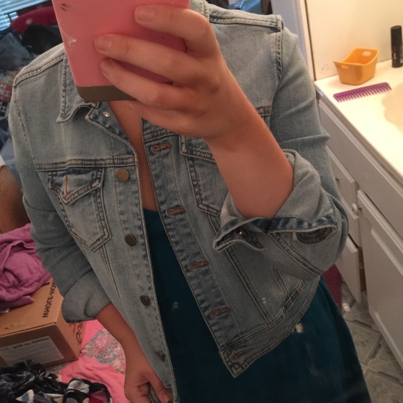 Adorable jean jacket - Picture 2 of 4