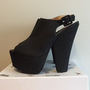 Steve Madden black Gabby heels