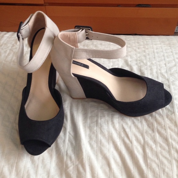 Forever 21 two-tone wedge, size 8.0