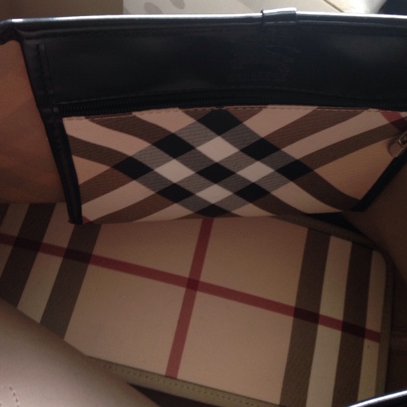 Authentic burberry tote - Picture 2 of 3