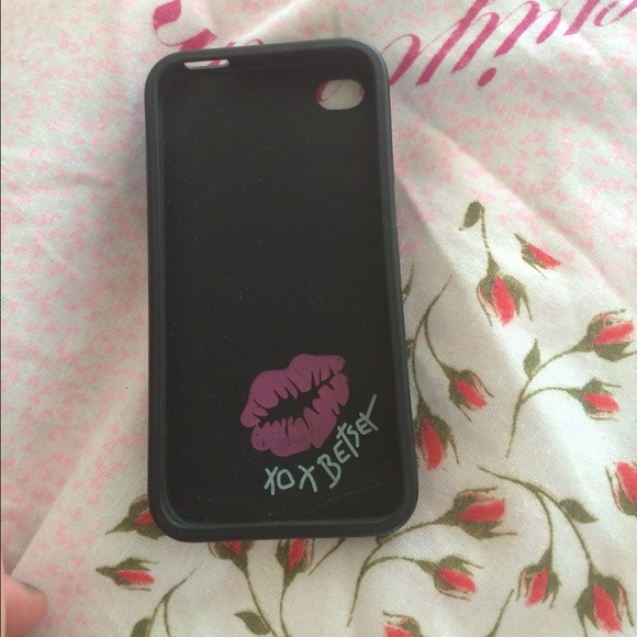 Betsy Johnson iPhone 4 case - Picture 2 of 2