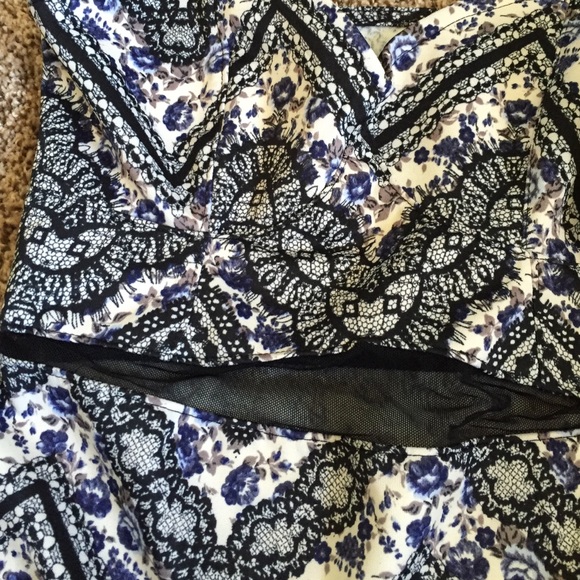 Cute Patterned Dress with Mesh Cutout - Picture 2 of 4