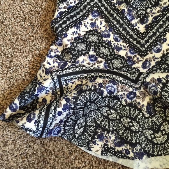 Cute Patterned Dress with Mesh Cutout - Picture 3 of 4