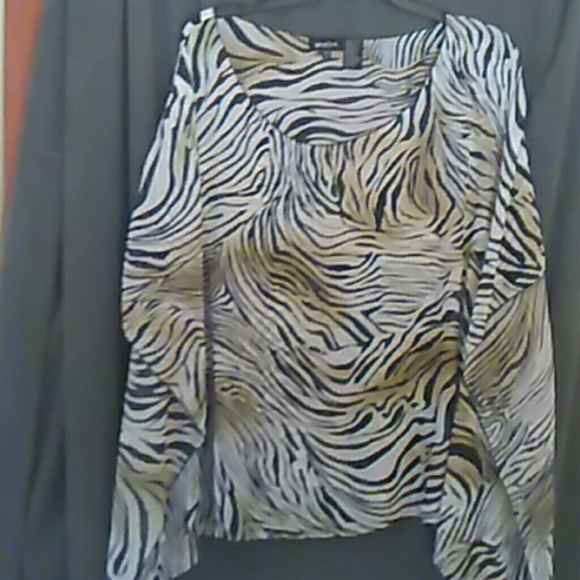 Animal print blouse with wings sleeves
