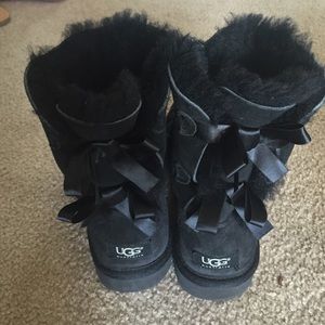 Uggs black Bailey bow size 7