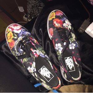 Relisting. Van floral low pro✳️✳️