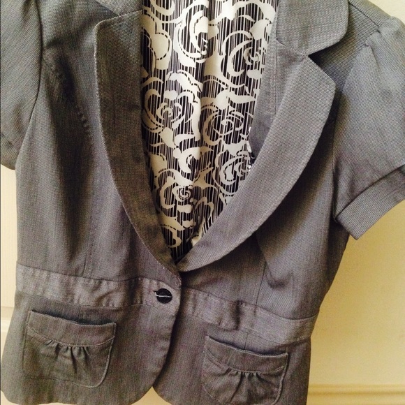 Gray short sleeve jacket gently used