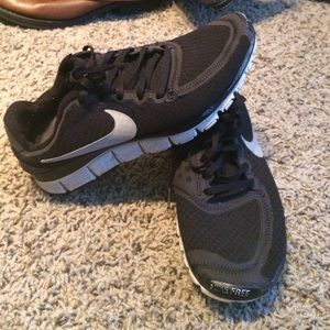 Black Nike Free Runs 5.0