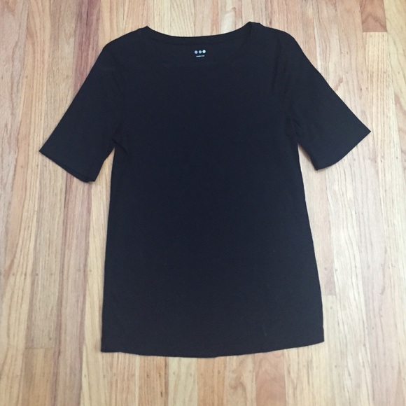 3 dots black tshirt