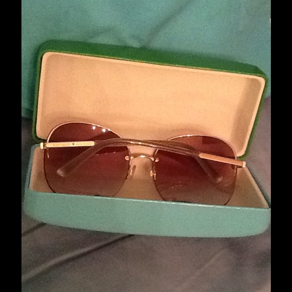 Kate Spade Larsens Sunglasses in Rose Gold w/case - Picture 4 of 4