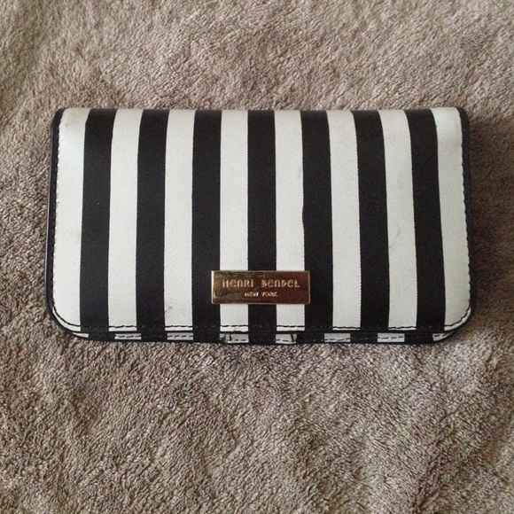 Henri Bendel wallet