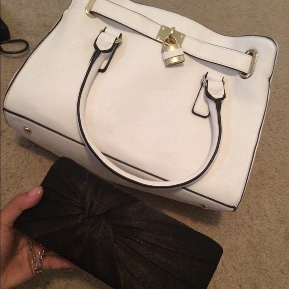 Selling these purses, never used.