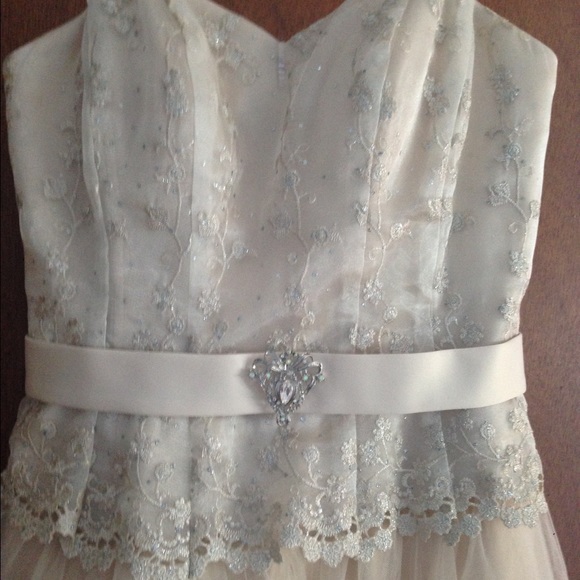 Prom gown size 4, worn only once! Super steal! - Picture 2 of 4