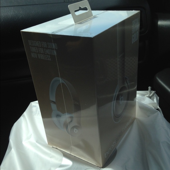 Wireless Headset - Picture 2 of 3