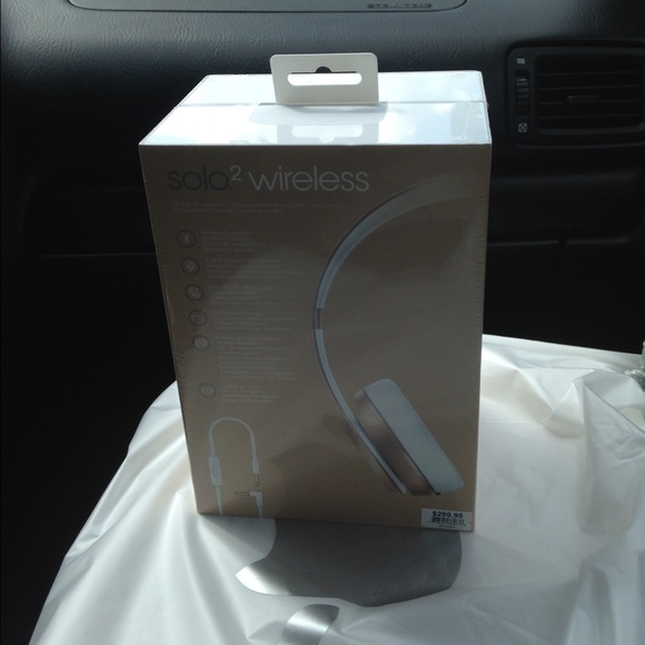 Wireless Headset - Picture 3 of 3