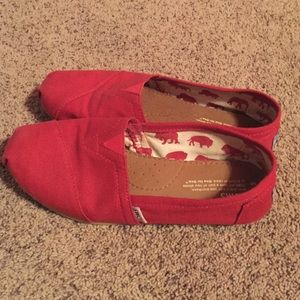 ON HOLD Red Toms