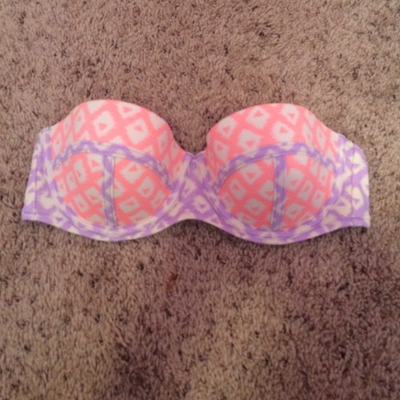 NWOT Victoria's Secret Bikini Top