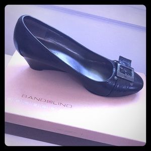 Bandolino women's ediole wedge pump (black)