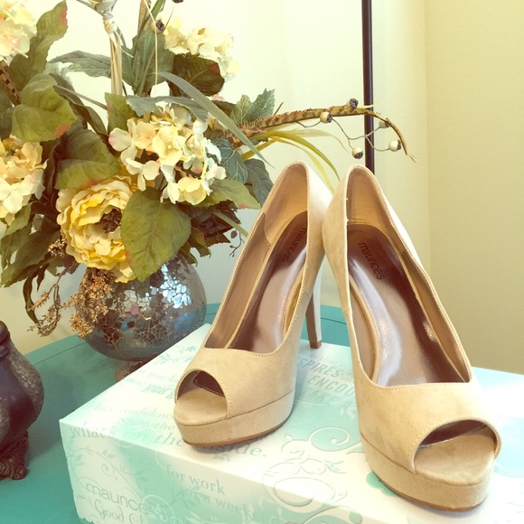 Nude peep toe heel
