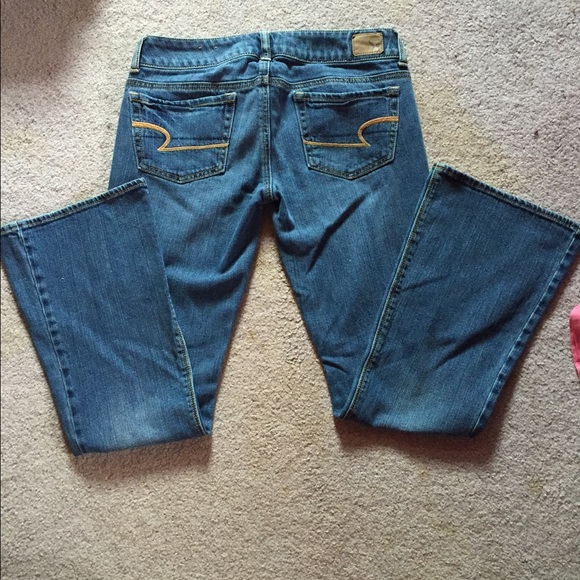AMERICAN EAGLE JEANS