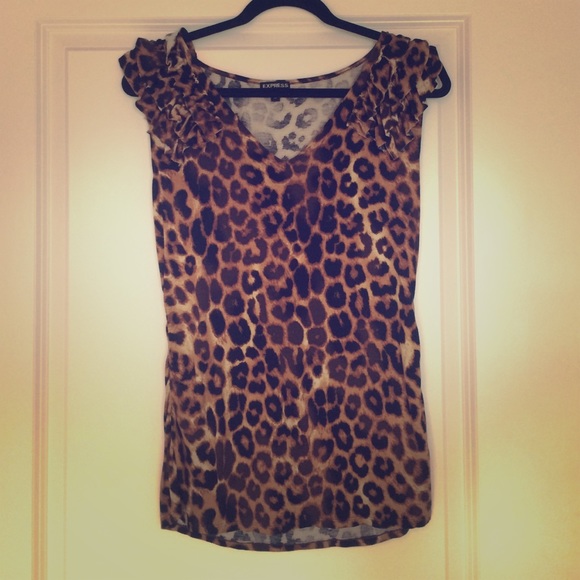 Stretchy cheetah print top