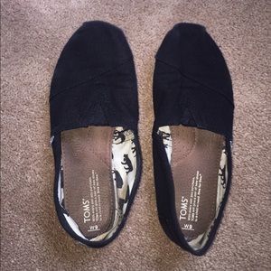 Women's black Toms size 9