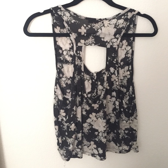 Brandy Melville Floral Tank Top - Picture 2 of 3