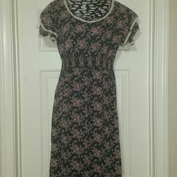 NWOT Blue flower Flutter Sleeve Dress