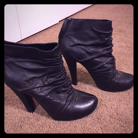 💕💕💕Black Leather Booties!💕💕💕