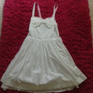 White bow eye lit dress