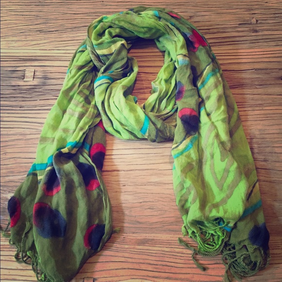 Super cute, peacock inspired scarf.
