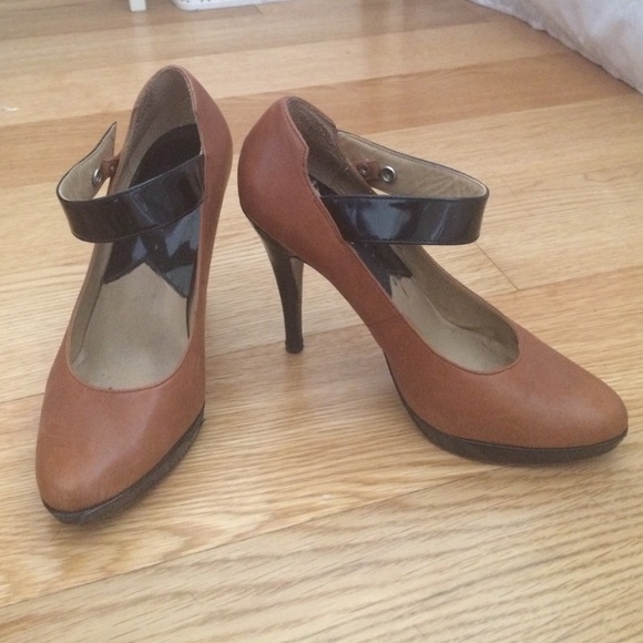 Michael Kors Tan Pumps