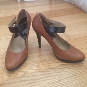 Michael Kors Tan Pumps