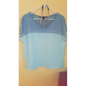 Blouse with gold headband