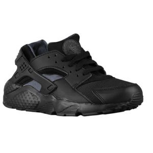 All black huaraches 7y