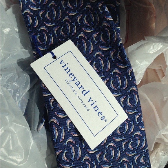 BNWT Vineyard Vines Fish Tie